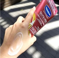 Vaseline Healthy Bright Gluta-Hya Serum Burst Lotion Pro-Age Restore
